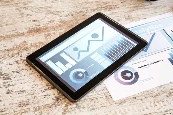 Tablet Pc en Business Analytics — Stockfoto